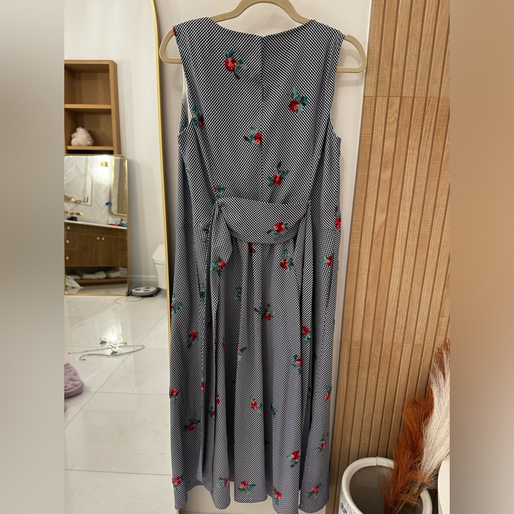 ANNE KLEIN Blue and White Gingham Midi Dress Embroidered Flowers - Picture 10 of 17